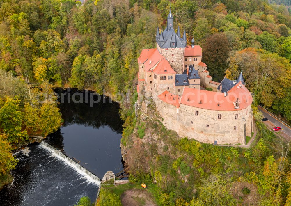 Aerial image Kriebstein - Autumnal discolored vegetation view walls of the castle complex on the plateau on street Kriebsteiner Strasse in Kriebstein in the state Saxony, Germany