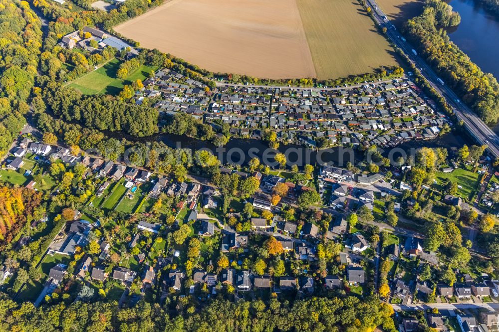 Aerial photograph Rheurdt - Autumnal discolored vegetation view campsite Bej Wolters with caravans and tents on the lake shore Littardsche Kendel in Rheurdt in the state North Rhine-Westphalia, Germany