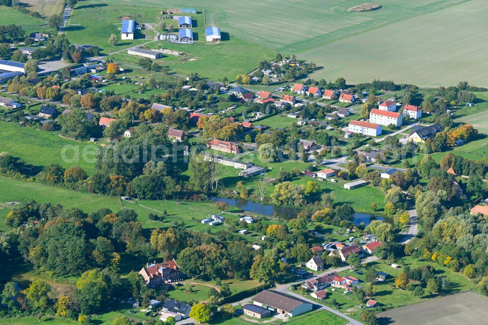 Brohm from the bird's eye view: Autumnal discolored vegetation view village view in Brohm in the state Mecklenburg - Western Pomerania, Germany