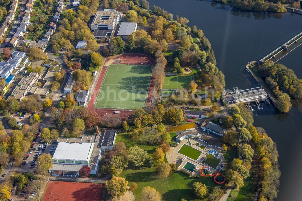 Aerial photograph Herdecke - Autumnal discolored vegetation view ensemble of sports grounds and Freibad on street Bleichstein in Herdecke at Ruhrgebiet in the state North Rhine-Westphalia, Germany