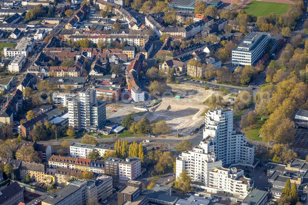 Aerial image Gelsenkirchen - Autumn discolored vegetation view Development area and building land on Overwegstrasse in the district of Schalke in Gelsenkirchen in the Ruhr area in the state of North Rhine-Westphalia, Germany