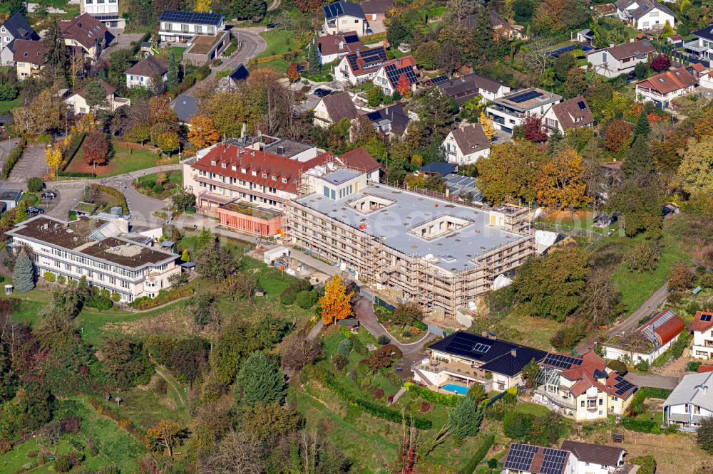 Aerial photograph Ettenheim - Autumnal discolored vegetation view new construction of a rehabilitation clinic on the clinical grounds of the district hospital Ortenauklinik on Robert-Koch-Strasse in Ettenheim in the state Baden-Wuerttemberg, Germany