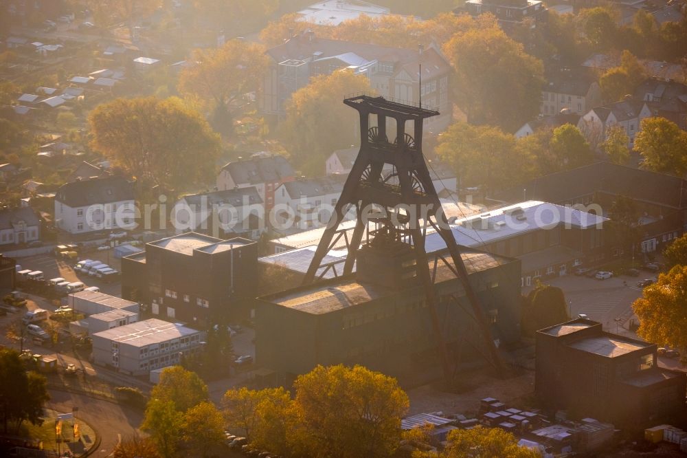 Herne from the bird's eye view: Autumnal discolored vegetation view conveyors and mining pits at the headframe of Zeche Pluto in the district Wanne-Eickel in Herne in the state North Rhine-Westphalia, Germany