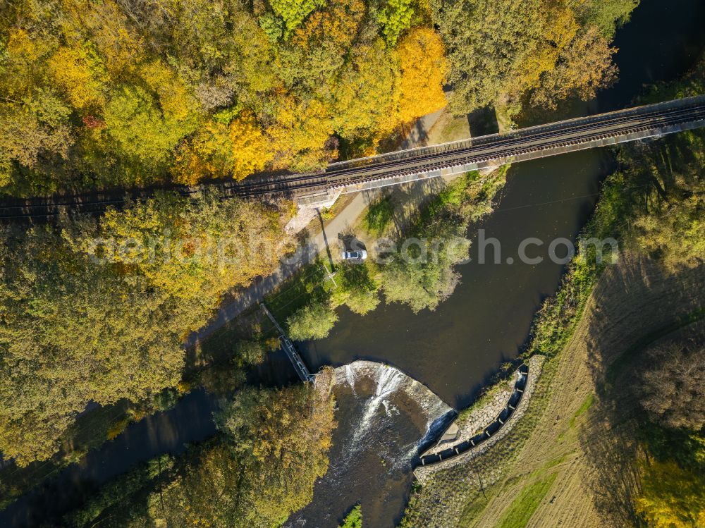 Nossen from above - Autumnal colored vegetation view of the railway bridge over the Freiberger Mulde in Nossen in the state of Saxony, Germany