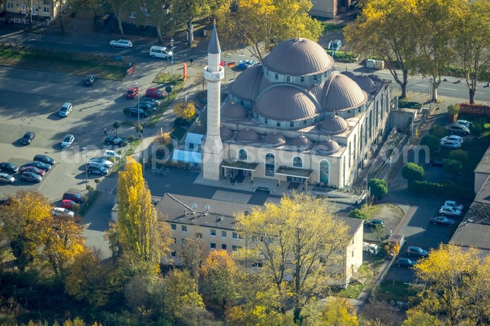 Aerial image Duisburg - Autumnal discolored vegetation view of the DITIB mosque at Warbruck street in Duisburg-Marxloh in North Rhine-Westphalia