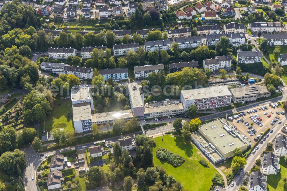 Aerial image Ennepetal - Autumnal discolored vegetation view building complex of the Vocational School Berufskolleg Ennepetal on Wilhelmshoeher Strasse in Ennepetal at Ruhrgebiet in the state North Rhine-Westphalia, Germany