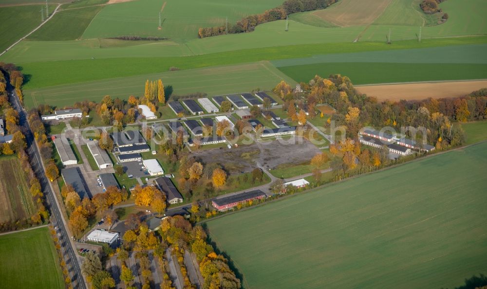 Düsseldorf from the bird's eye view: Autumnal discolored vegetation view Building complex of the former military barracks Bergische Kasernen with surrounding fields in Duesseldorf in the state North Rhine-Westphalia