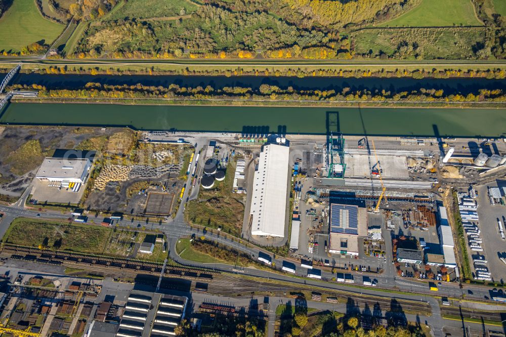 Aerial image Hamm - Autumn colored vegetation view of the building complex and grounds of the logistics center of Lanfer Logistik GmbH on the banks of the Datteln-Hamm Canal and the Lippe in Hamm in the Ruhr area in the state of North Rhine-Westphalia, Germany