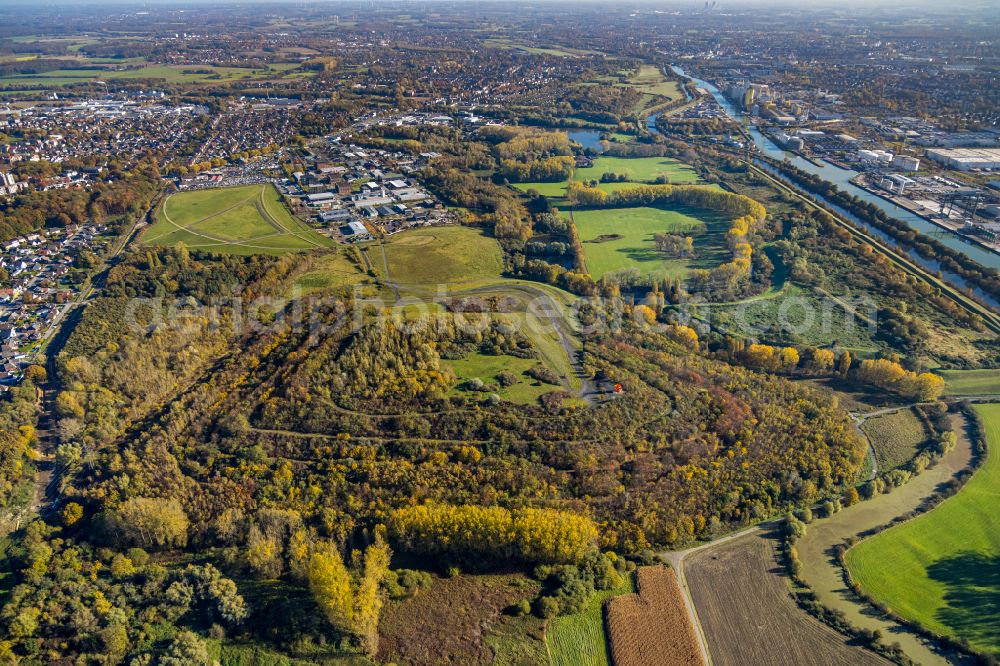 Aerial image Hamm - Autumnal discolored vegetation view reclamation site of the former mining dump in Hamm at Ruhrgebiet in the state North Rhine-Westphalia