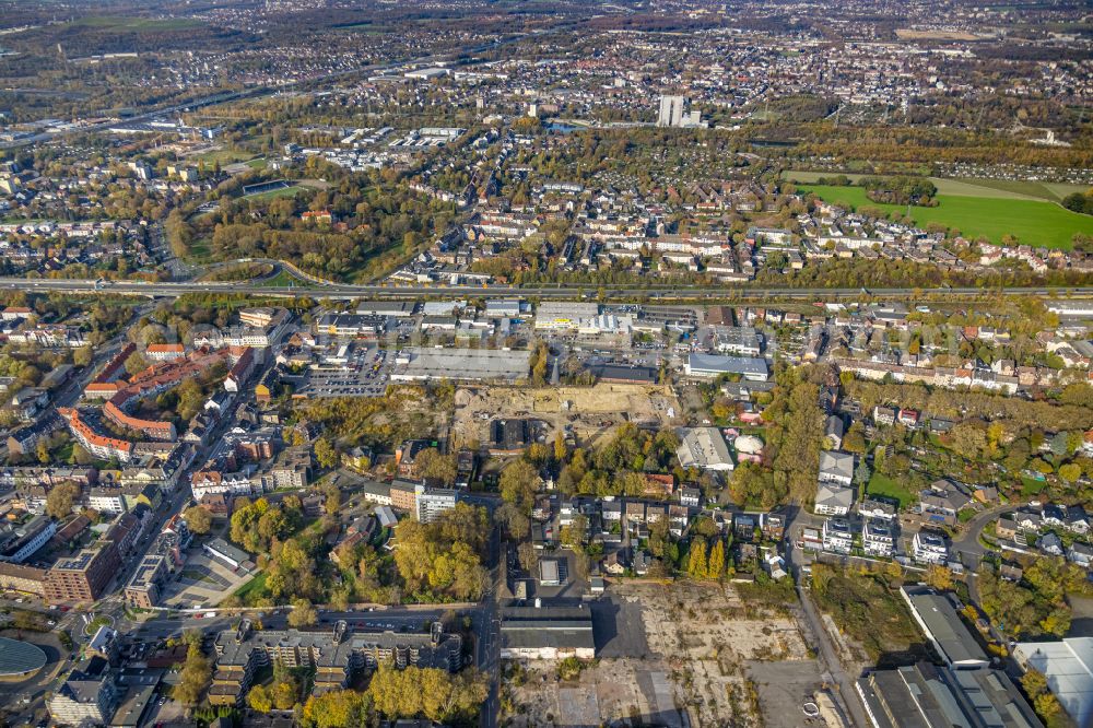 Herne from above - Autumnal discolored vegetation view industrial estate and company settlement on Roonstrasse in Herne at Ruhrgebiet in the state North Rhine-Westphalia, Germany