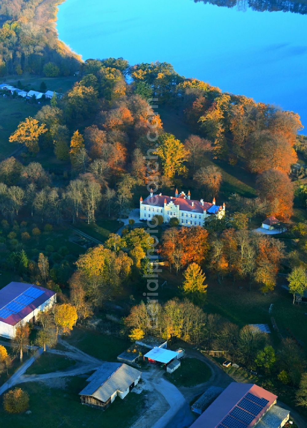 Aerial image Cammin - Autumnal discolored vegetation view Building and manor house of the farmhouse in Cammin in the state Mecklenburg - Western Pomerania, Germany