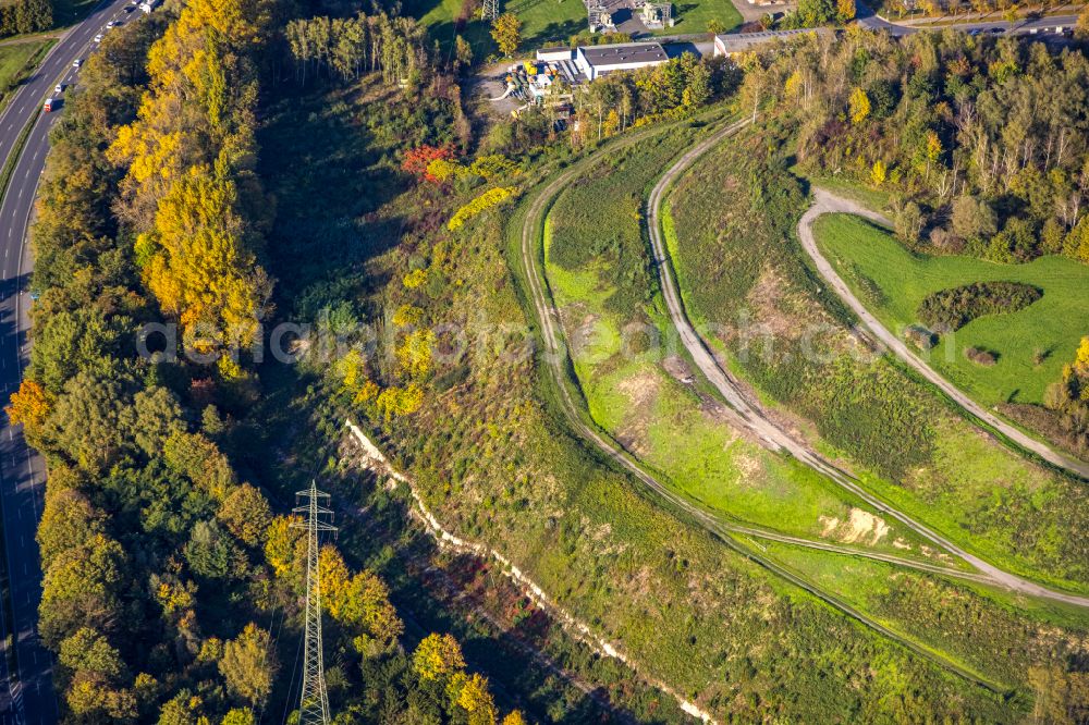 Gladbeck from above - Autumnal discolored vegetation view reclamation site of the former mining dump in NSG Natroper Feld with hiking trails in Gladbeck at Ruhrgebiet in the state North Rhine-Westphalia, Germany