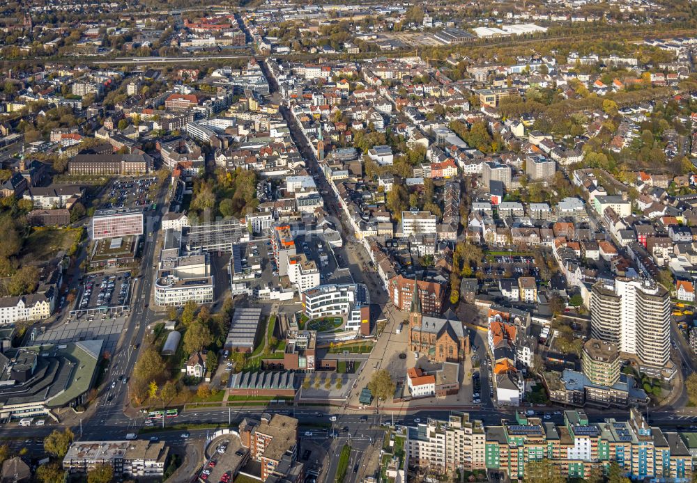 Aerial photograph Herne - Autumnal discolored vegetation view cityscape of the district in Bereich of Bahnhofstrasse in Herne at Ruhrgebiet in the state North Rhine-Westphalia, Germany