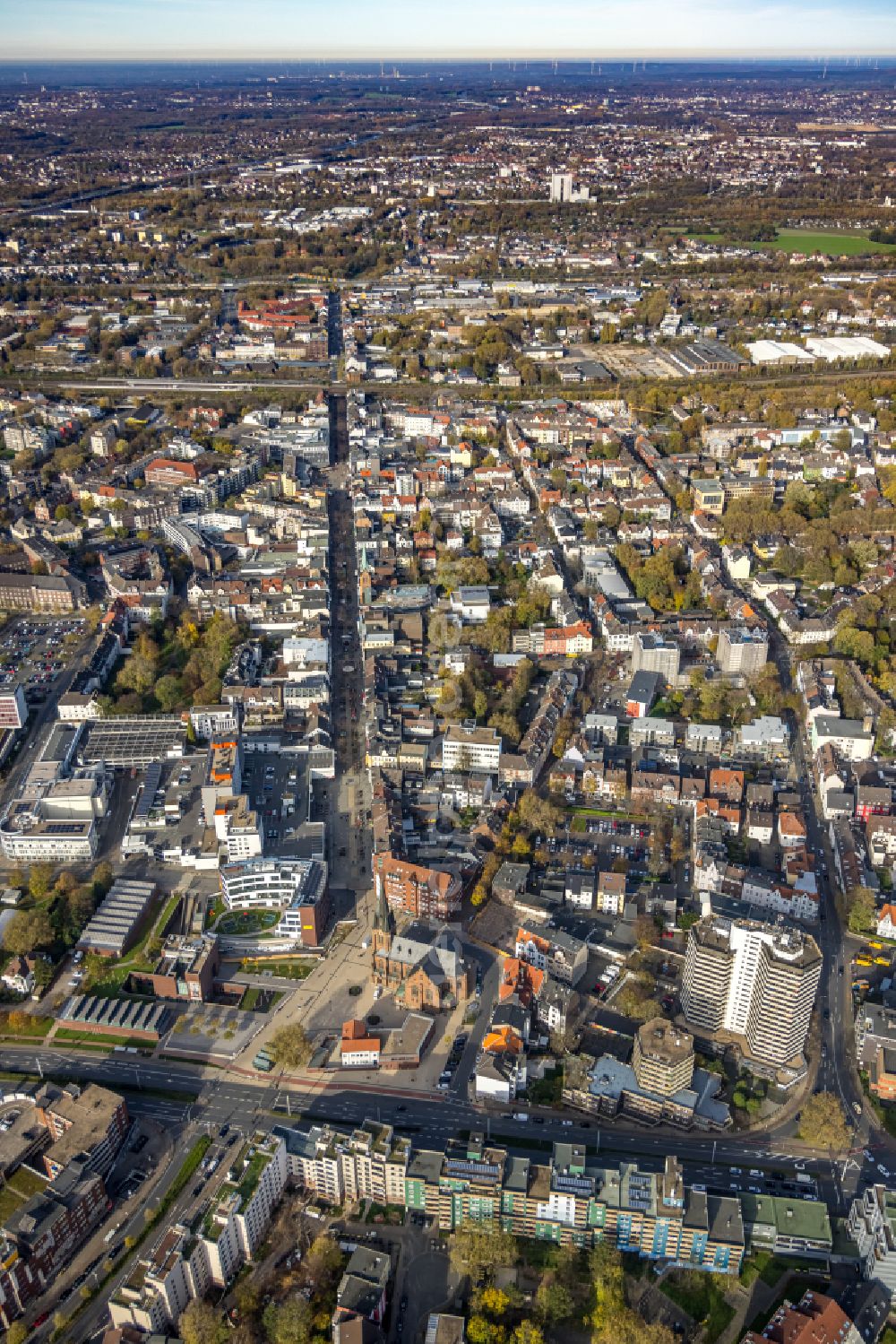 Herne from above - Autumnal discolored vegetation view cityscape of the district in Bereich of Bahnhofstrasse in Herne at Ruhrgebiet in the state North Rhine-Westphalia, Germany