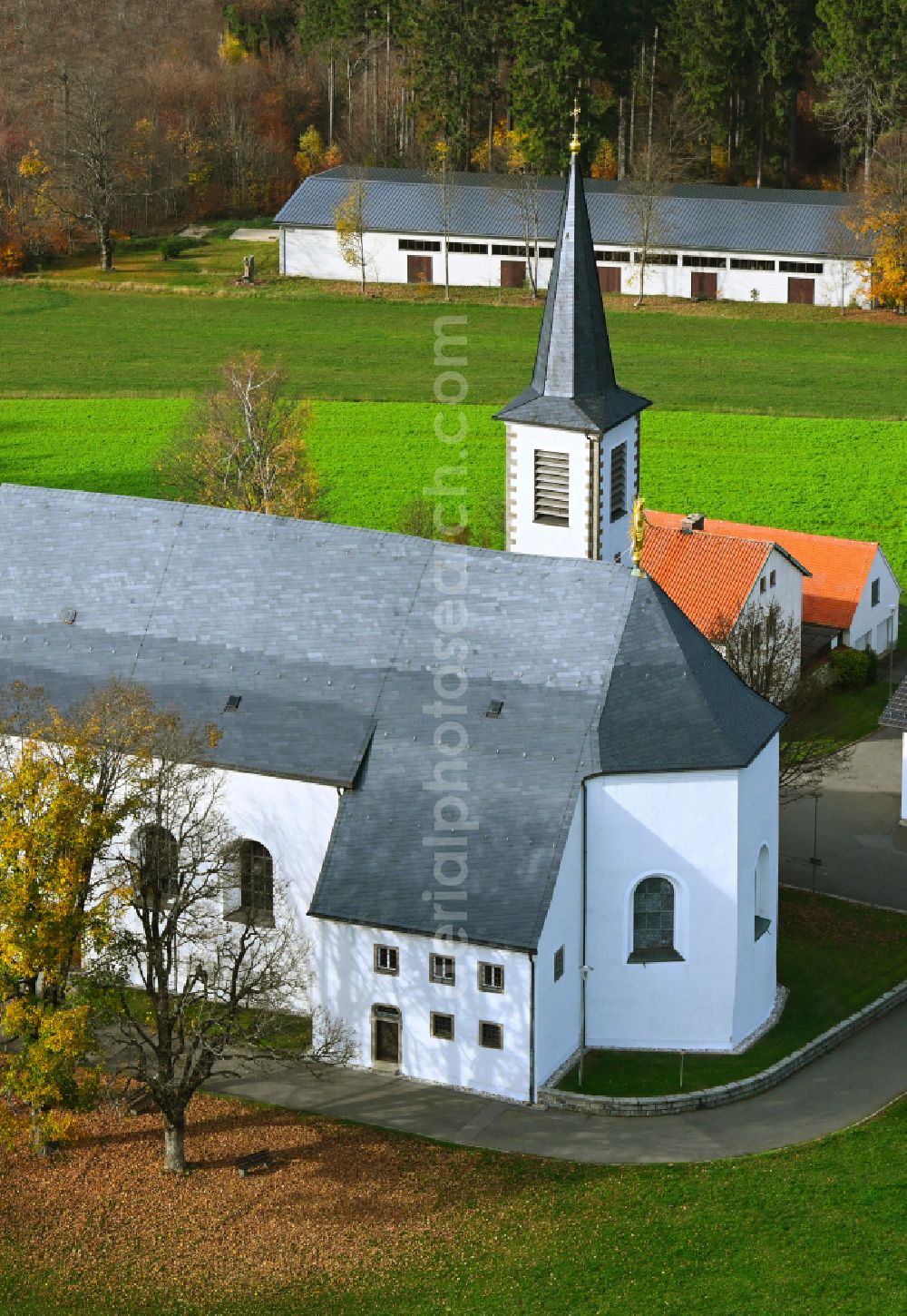 Fahrenberg from above - Autumnal discolored vegetation view church building Wallfahrtskirche Fahrenberg in Fahrenberg in the state Bavaria, Germany