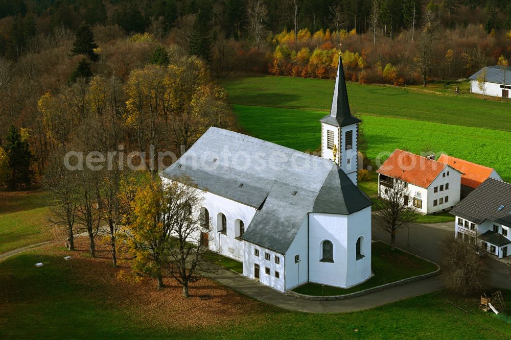 Fahrenberg from the bird's eye view: Autumnal discolored vegetation view church building Wallfahrtskirche Fahrenberg in Fahrenberg in the state Bavaria, Germany