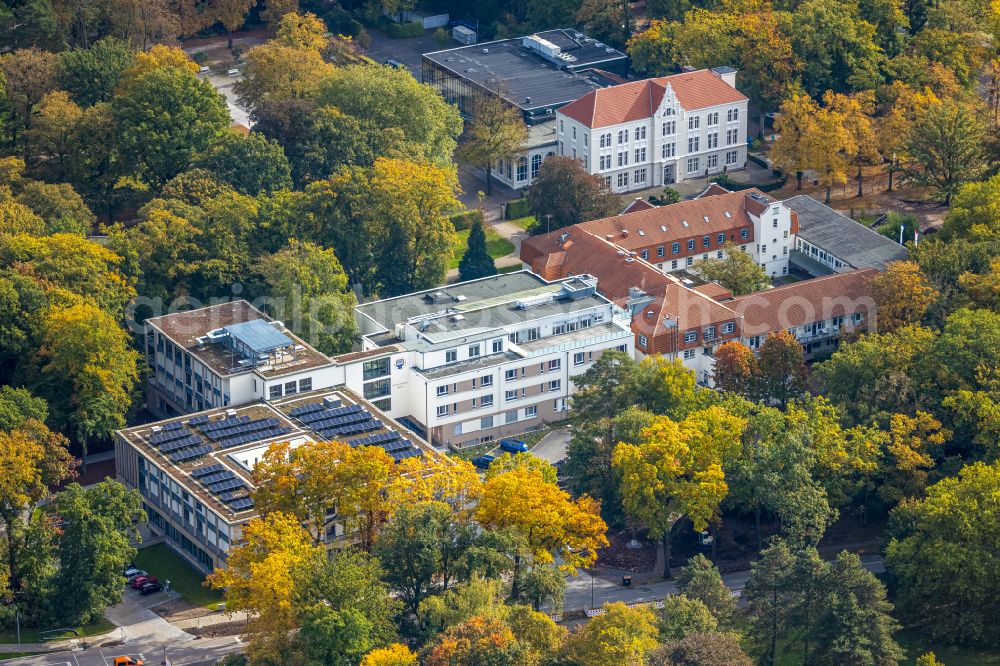 Hamm from above - Autumnal discolored vegetation view clinic grounds of the hospital Clinic for Manual Therapy on Faehrstrasse in the Norddinker district of Hamm in the Ruhr area in the federal state of North Rhine-Westphalia, Germany