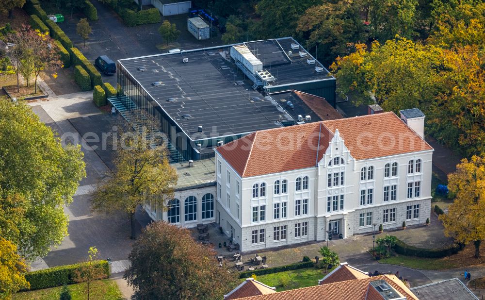 Hamm from above - Autumnal discolored vegetation view clinic grounds of the hospital Clinic for Manual Therapy on Faehrstrasse in the Norddinker district of Hamm in the Ruhr area in the federal state of North Rhine-Westphalia, Germany