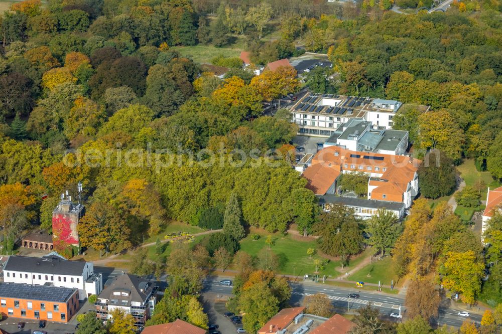 Hamm from above - Autumnal discolored vegetation view clinic grounds of the hospital Clinic for Manual Therapy on Faehrstrasse in the Norddinker district of Hamm in the Ruhr area in the federal state of North Rhine-Westphalia, Germany