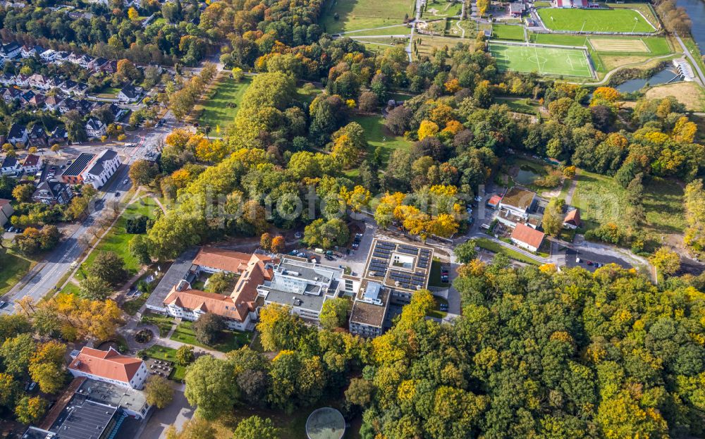 Hamm from above - Autumnal discolored vegetation view clinic grounds of the hospital Clinic for Manual Therapy on Faehrstrasse in the Norddinker district of Hamm in the Ruhr area in the federal state of North Rhine-Westphalia, Germany