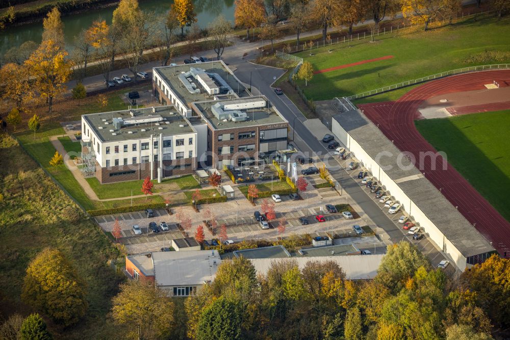 Hamm from above - Autumnal discolored vegetation view hospital grounds of the rehabilitation center Ambulante Reha Bad Hamm GmbH on street Arthur-Dewitz-Strasse in the district Heessen in Hamm at Ruhrgebiet in the state North Rhine-Westphalia, Germany