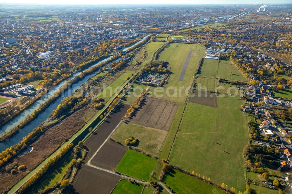 Aerial image Hamm - Autumnal discolored vegetation view Sewage works Basin and purification steps for waste water treatment Klaeranlage Hamm-Mattenbecke in Hamm in the state North Rhine-Westphalia, Germany