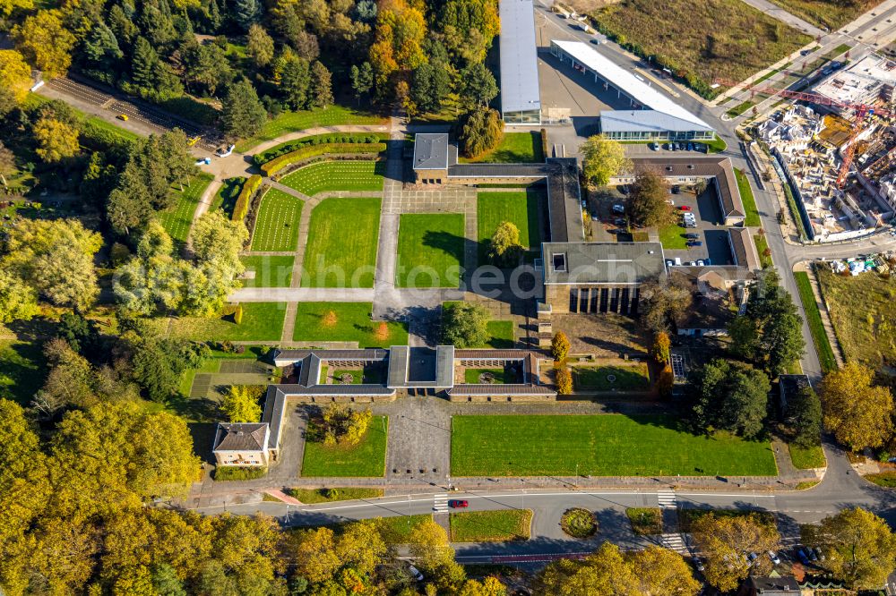 Bochum from the bird's eye view: Autumnal discolored vegetation view crematory and funeral hall for burial in the grounds of the cemetery Zentralfriedhof on street Immanuel-Kant-Strasse - Freigrafendamm in Bochum at Ruhrgebiet in the state North Rhine-Westphalia, Germany