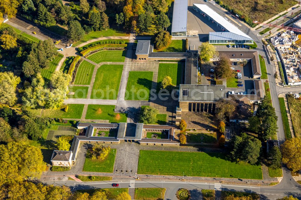 Aerial image Bochum - Autumnal discolored vegetation view crematory and funeral hall for burial in the grounds of the cemetery Zentralfriedhof on street Immanuel-Kant-Strasse - Freigrafendamm in Bochum at Ruhrgebiet in the state North Rhine-Westphalia, Germany