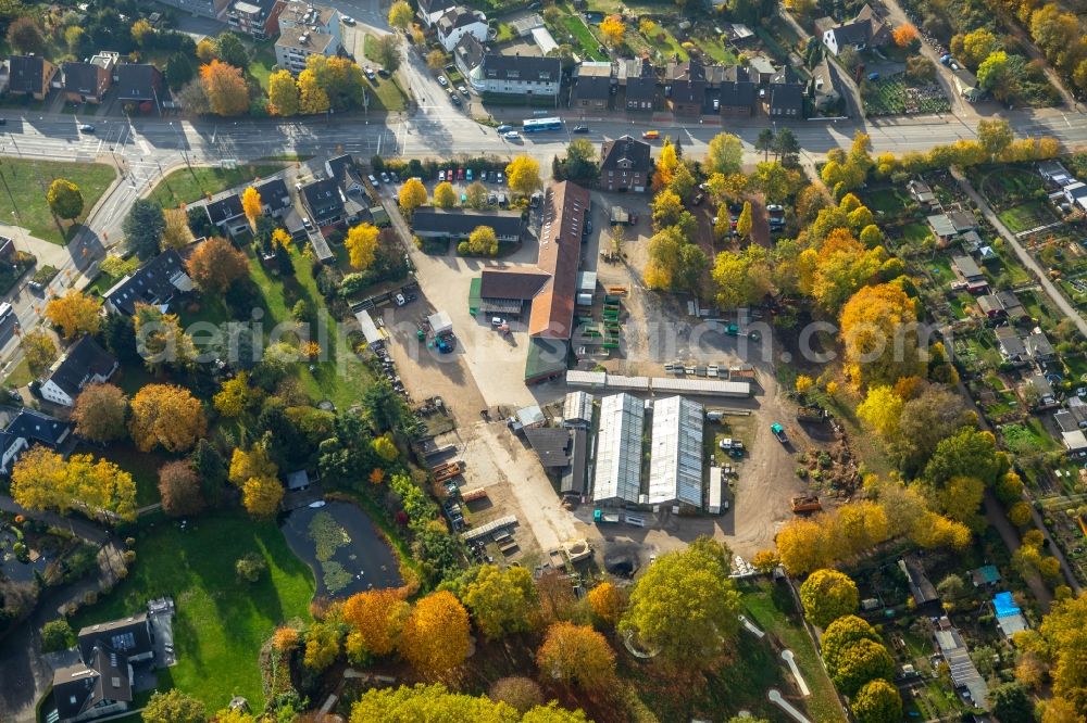 Bottrop from the bird's eye view: Autumnal discolored vegetation view Storage area and building yard of the city administration Bottrop in Bottrop in the federal state North Rhine-Westphalia, Germany