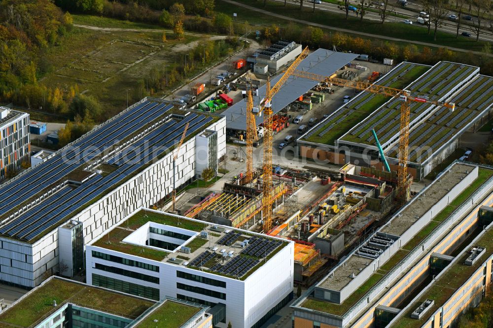 Aerial photograph München - Autumnal discolored vegetation view construction site for the new building on the grounds of the depot car workshop and the SWM training center in the district of Moosach in Munich in the state Bavaria, Germany