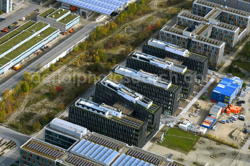 München from above - Autumnal discolored vegetation view construction site to build a new office and commercial building QUBES on Agnes-Pockels-Bogen in the district Moosach in Munich in the state Bavaria, Germany