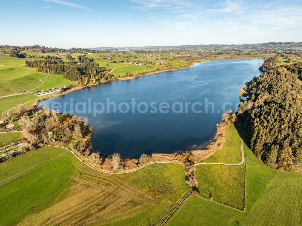 Aerial photograph Waltenhofen - Autumnal discolored vegetation view autumnal colored landscape view of the Niedersonthofener See in the Oberallgaeu in the district of Niedersonthofen in Waltenhofen in the state of Bavaria, Germany