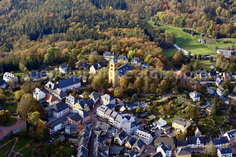 Aerial photograph Augustusburg - Autumnal discolored vegetation view town View of the streets and houses of the residential areas in Augustusburg in the state Saxony, Germany