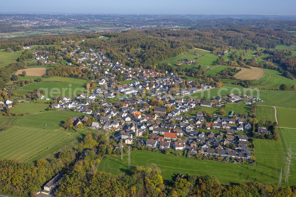 Aerial photograph Berchum - Autumnal discolored vegetation view town View of the streets and houses of the residential areas in Berchum at Ruhrgebiet in the state North Rhine-Westphalia, Germany