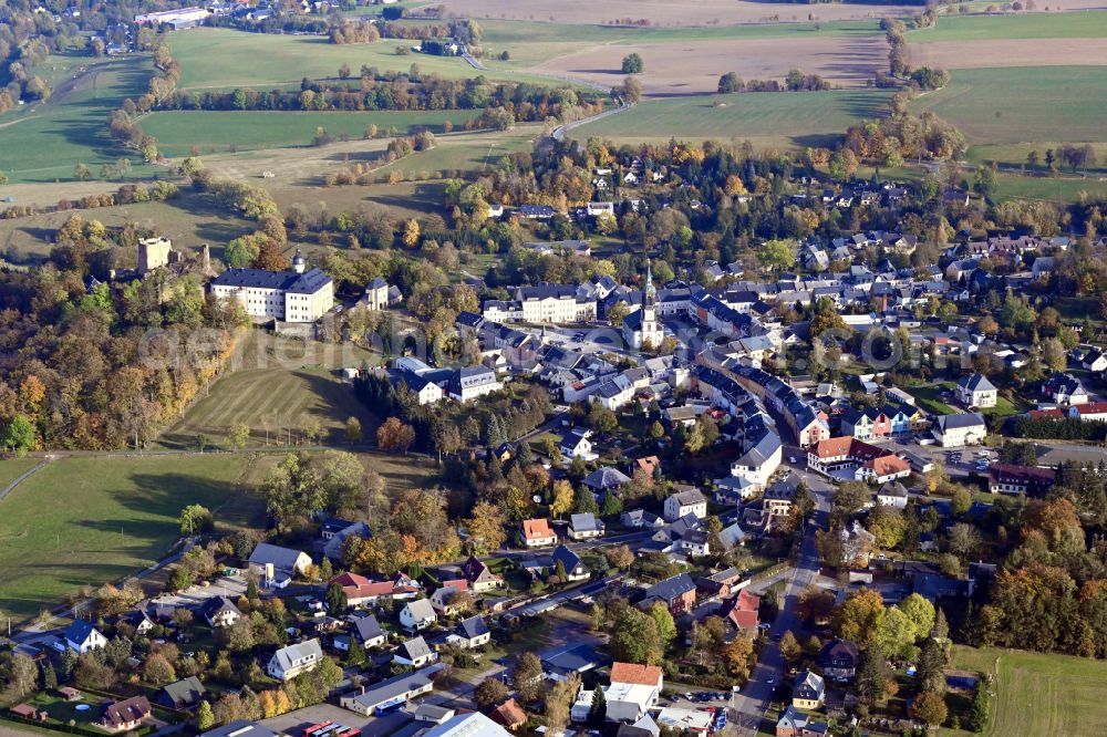 Frauenstein from above - Autumnal discolored vegetation view town View of the streets and houses of the residential areas in Frauenstein in the state Saxony, Germany