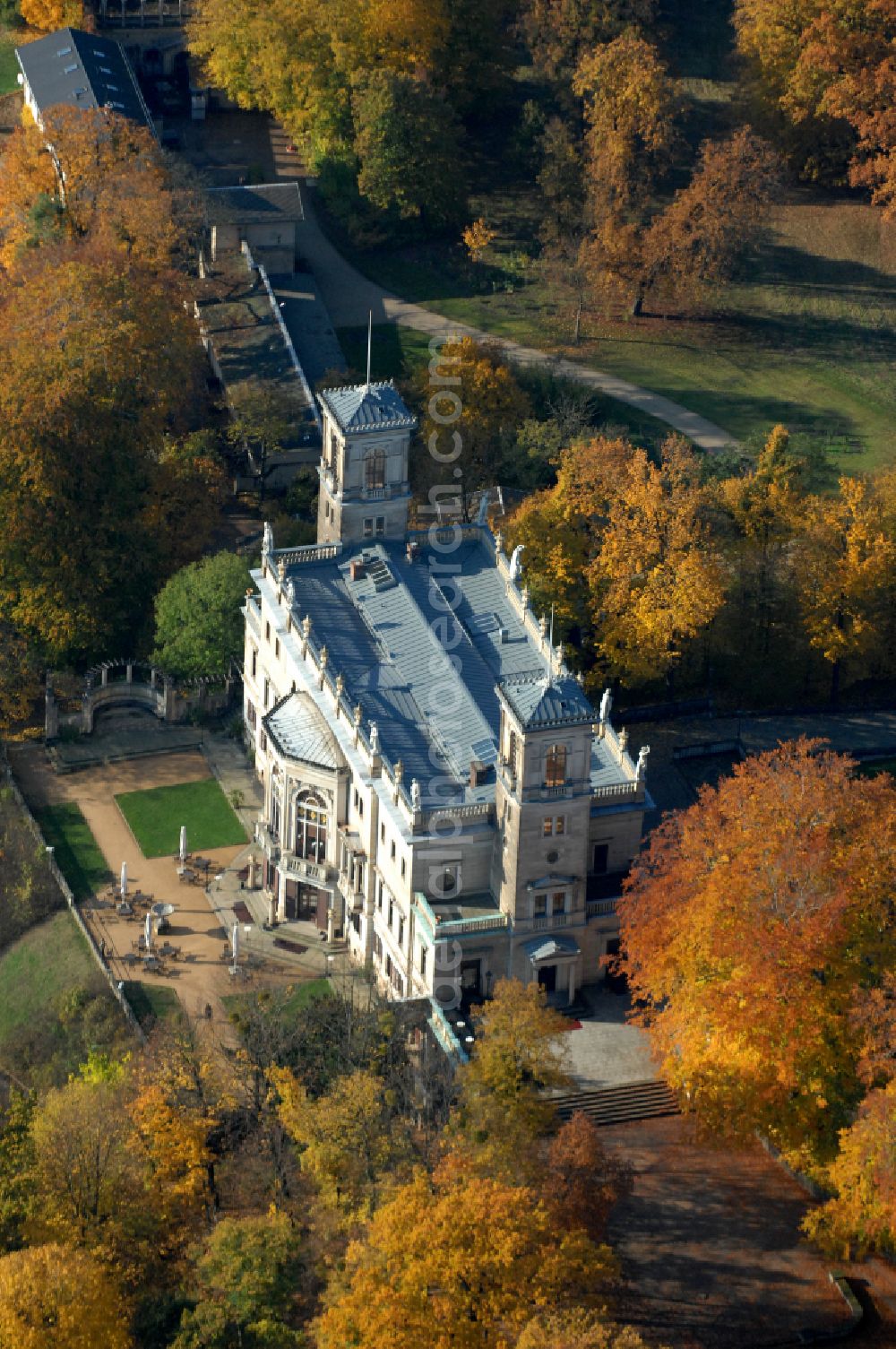 Aerial image Dresden - Autumnal discolored vegetation view palace of Albrechtsberg Castle on Bautzner Strasse in the Loschwitz district of Dresden in the state of Saxony, Germany