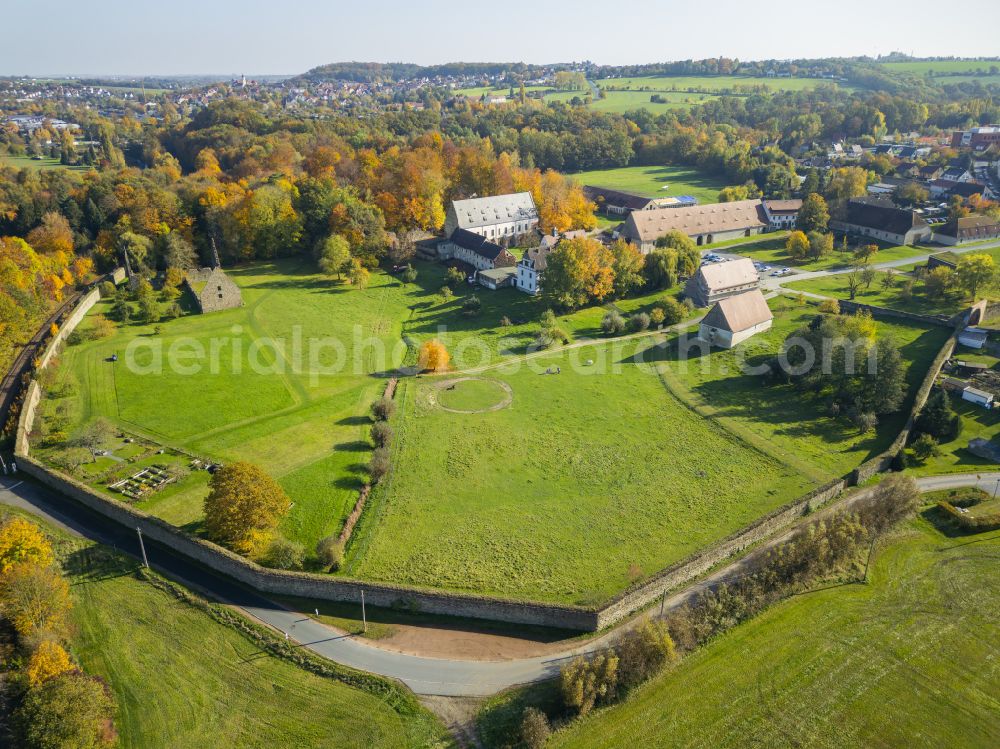 Aerial image Nossen - Autumnal discolored vegetation view park of Klosterpark Altzella on street Zellaer Strasse in Nossen in the state Saxony, Germany