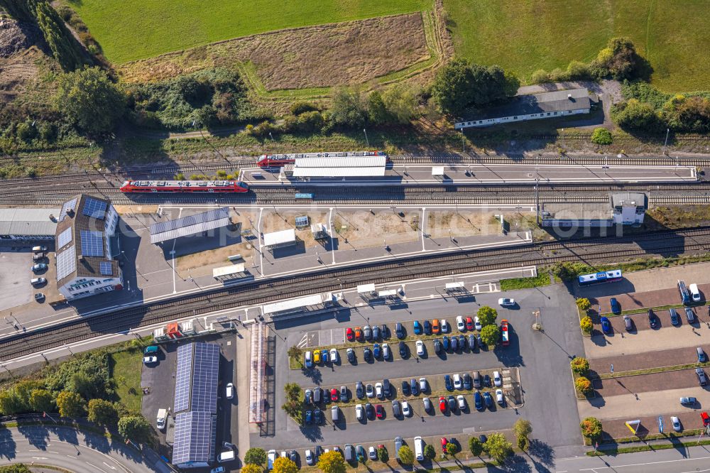 Fröndenberg/Ruhr from the bird's eye view: Autumnal discolored vegetation view parking and storage space for automobiles on Wilhelm-Feuerhake-Strasse in Froendenberg/Ruhr in the state North Rhine-Westphalia, Germany