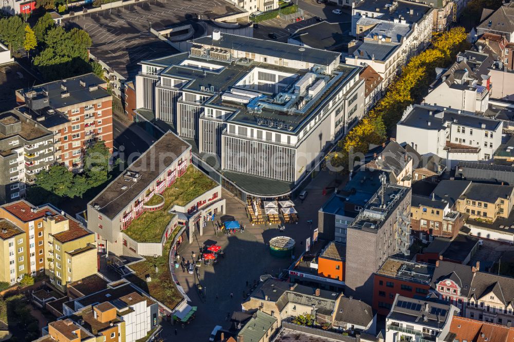 Herne from above - Autumnal discolored vegetation view ensemble space Robert-Brauner-Platz in the inner city center in Herne at Ruhrgebiet in the state North Rhine-Westphalia, Germany