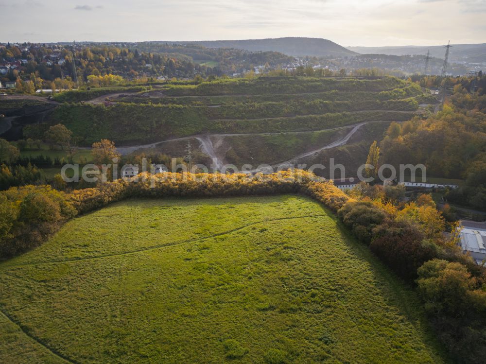 Aerial photograph Dresden - Autumnal discolored vegetation view Rock massif and rock formation in front of the remains of the prehistoric fortification Heidenschanze at Plauenschen Grund in the district of Coschuetz in Dresden in the federal state of Saxony, Germany