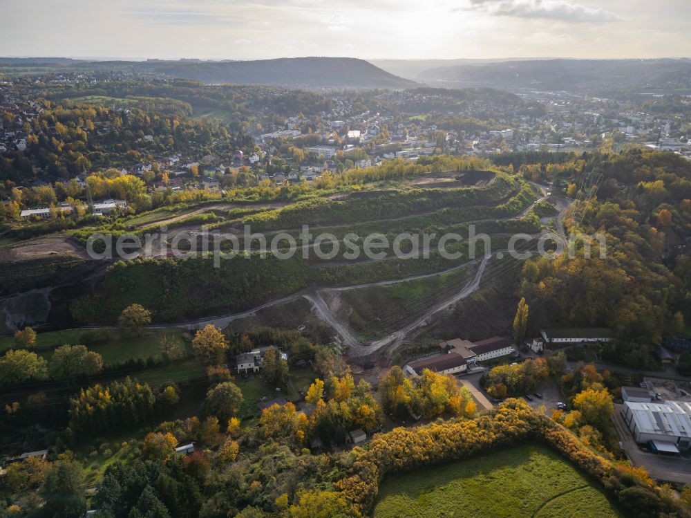 Dresden from the bird's eye view: Autumnal discolored vegetation view Rock massif and rock formation in front of the remains of the prehistoric fortification Heidenschanze at Plauenschen Grund in the district of Coschuetz in Dresden in the federal state of Saxony, Germany