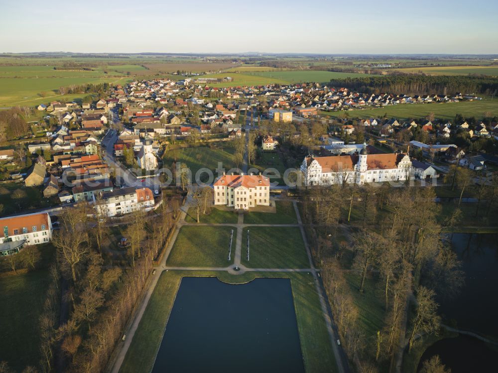 Aerial photograph Zabeltitz - Autumnal discolored vegetation view building complex in the park of the castle - Barockschloss on street Am Park in Zabeltitz in the state Saxony, Germany