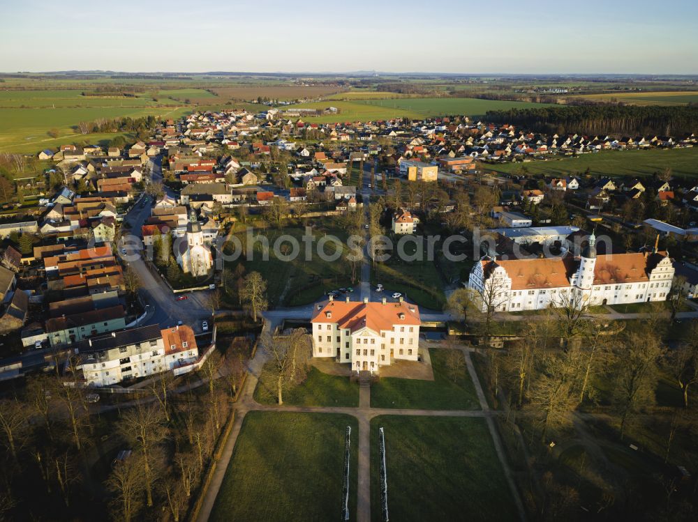 Zabeltitz from above - Autumnal discolored vegetation view building complex in the park of the castle - Barockschloss on street Am Park in Zabeltitz in the state Saxony, Germany