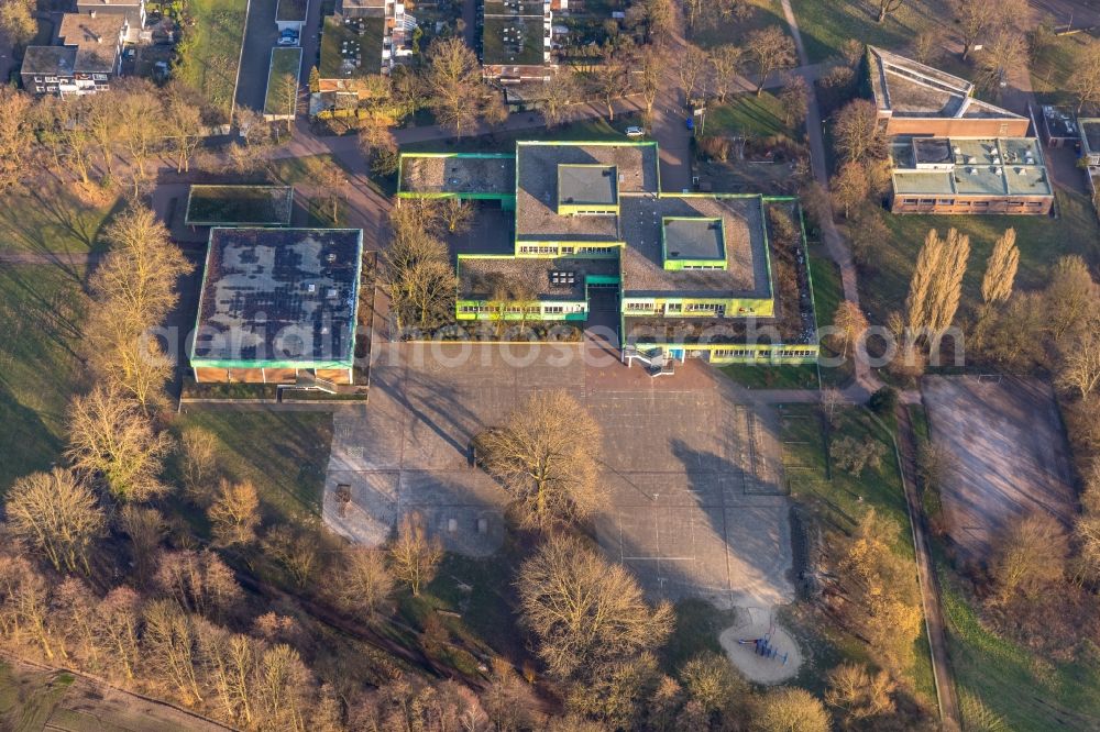 Aerial image Dorsten - Autumnal discolored vegetation view School building of the Gruene Schule on Talaue in Dorsten in the state North Rhine-Westphalia, Germany