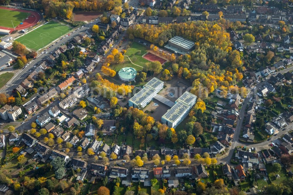 Bottrop from the bird's eye view: Autumnal discolored vegetation view School building of the Heinrich-Heine-Gymnasium on Gustav-Ohm-Strasse in Bottrop in the state North Rhine-Westphalia, Germany