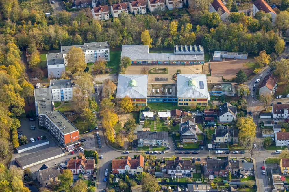 Wanne-Eickel from above - Autumnal discolored vegetation view school building of the Michaelschule on street Michaelstrasse in Wanne-Eickel at Ruhrgebiet in the state North Rhine-Westphalia, Germany