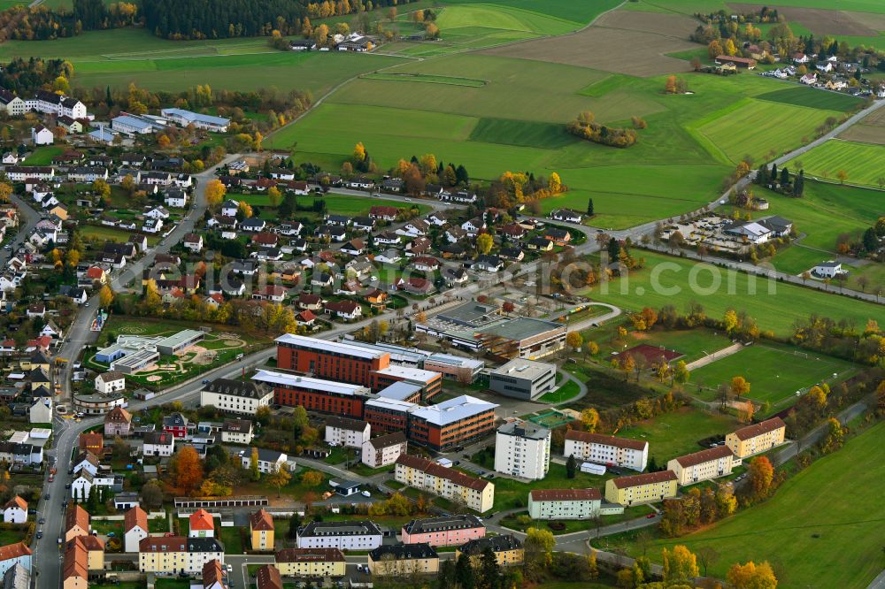 Rehau from above - Autumnal discolored vegetation view school building of the Schulstandort on street Pilgramsreuther Strasse in Rehau in the state Bavaria, Germany