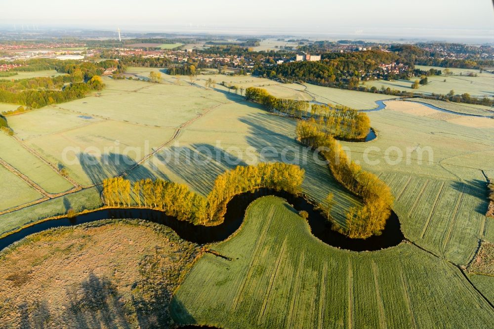 Aerial image Stade - Autumnal discolored vegetation view meandering, serpentine curve of a river Schwinge in Stade in the state Lower Saxony, Germany