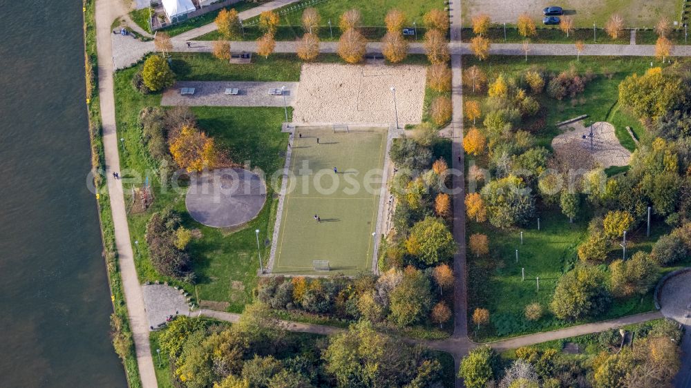 Aerial image Wanne-Eickel - Autumnal discolored vegetation view playground Outdoor Spielplatz and Bolzplatz Am Kanal in Wanne-Eickel at Ruhrgebiet in the state North Rhine-Westphalia, Germany