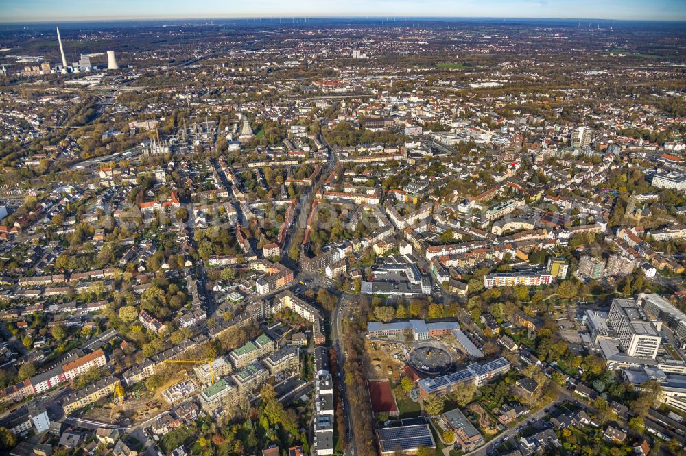 Herne from above - Autumnal discolored vegetation view city view of the district in Herne at Ruhrgebiet in the state North Rhine-Westphalia, Germany